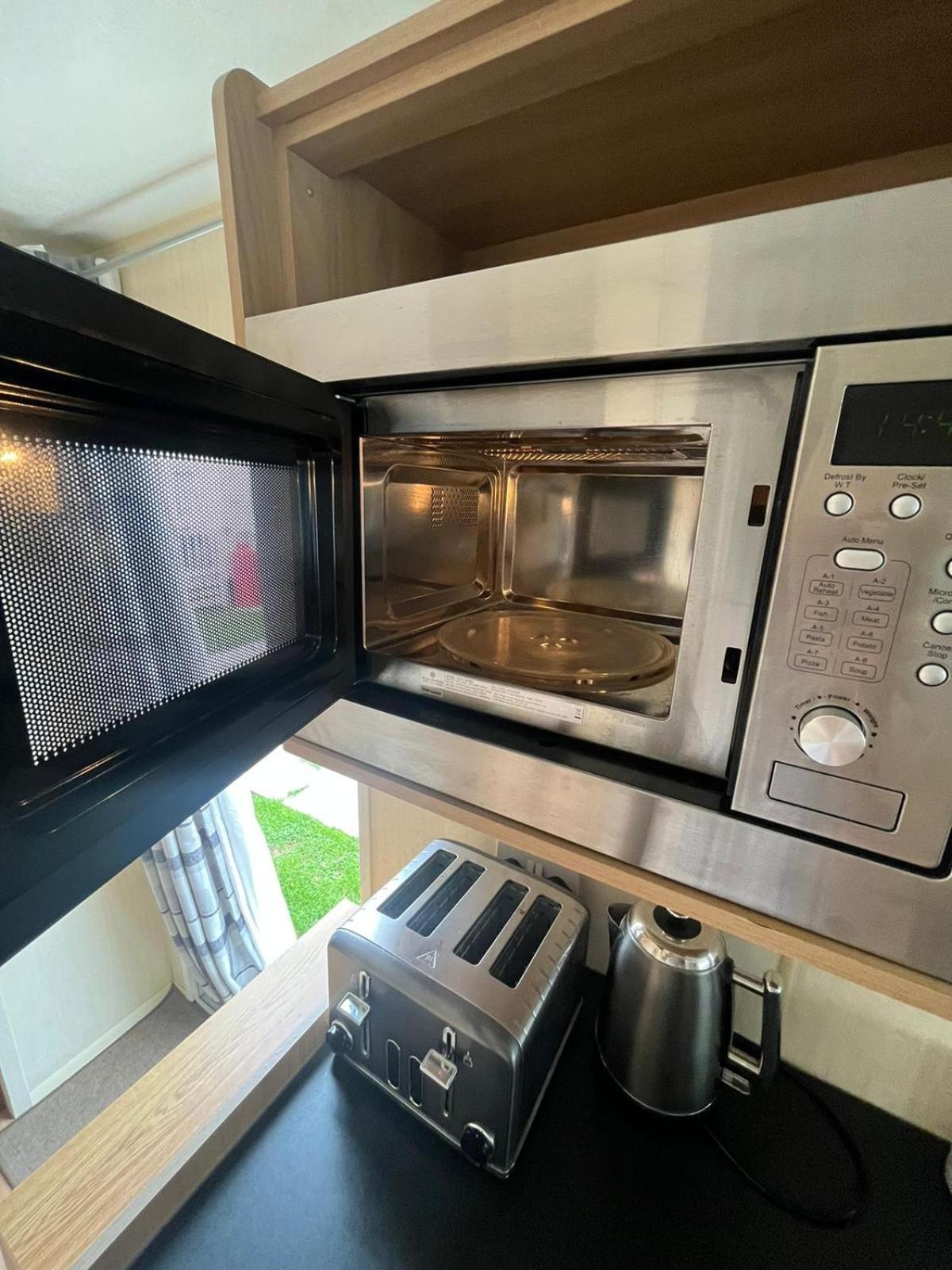 3 Bedroom Caravan, Sleeps 8 Lyons Lido Beach Prestatyn Εξωτερικό φωτογραφία